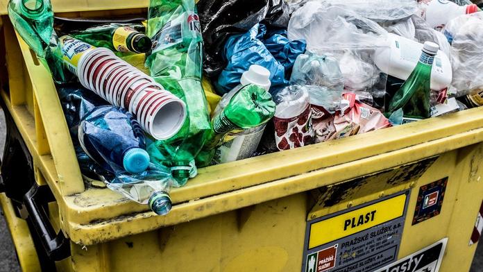 Evropská komise chystá válku s plasty. Změny se dotknou všech
