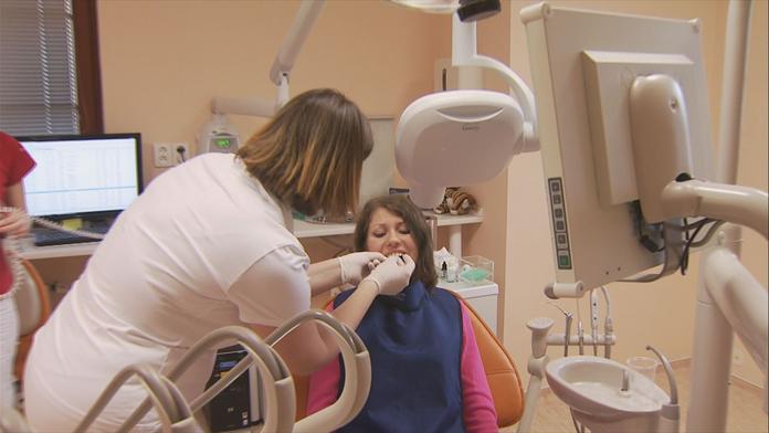 Češi mnohdy hledají zubaře marně, sehnat ho musí zdravotní pojišťovna!