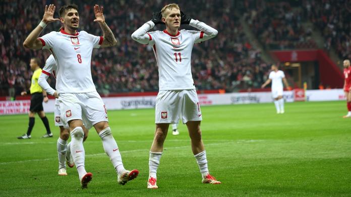 Polsko s Anglií pokračují skupinami bez porážky, San Marino skórovalo