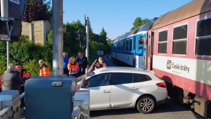 Dopravní nehoda vlaku a osobního automobilu v Kladně