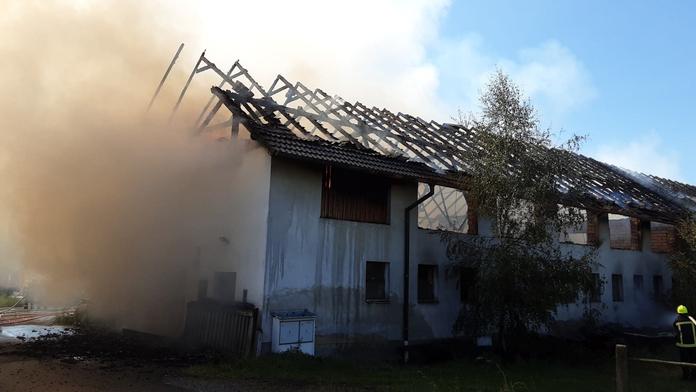 Na Pelhřimovsku hořel kravín. Vyhlásili druhý stupeň požárního poplachu