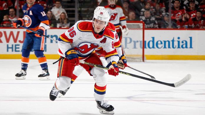 Hvězda New Jersey neslezla z ledu. Hughes stanovil nový rekord NHL