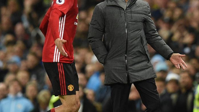 Červená za 19 sekund! Pak se Fellainiho zastal jen Mourinho