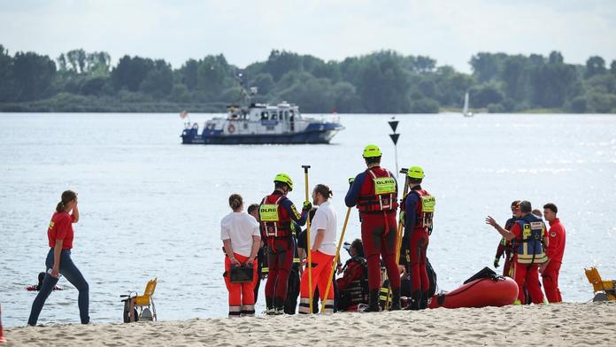 Rodinná tragédie. Před zraky rodičů se v Labi utopila desetiletá dcera