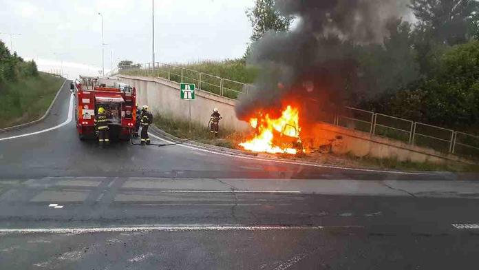 Vážná nehoda na Olomoucku. Ve shořelém autě našli mrtvé tělo