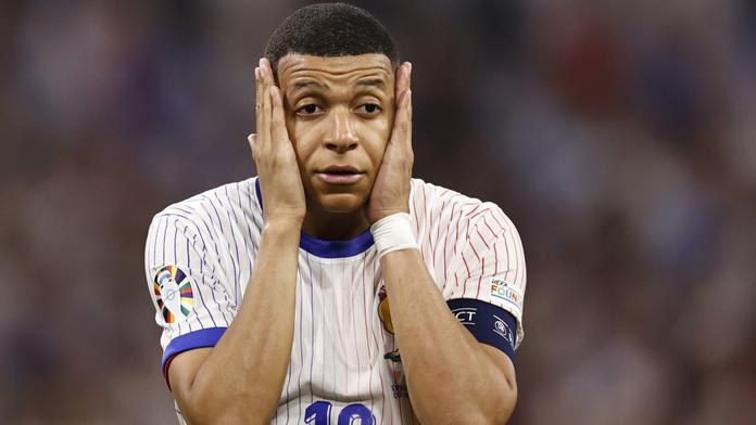 Byl to propadák, zhodnotil Mbappé EURO. Trenér Francie se vyjádřil k jeho masce