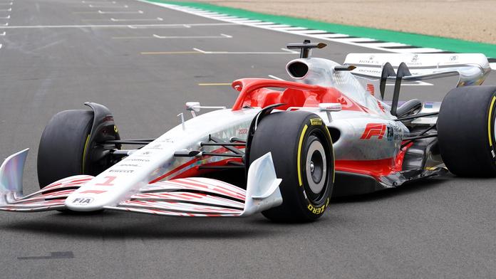 Formule 1 odhalila nové žihadlo, má přinést ještě těsnější souboje