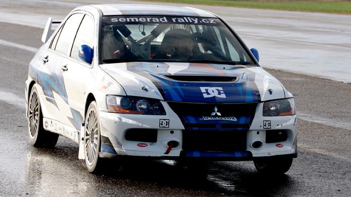 Semerád byl diskvalifikován z Britské rally, vůz neprošel technickou kontrolou