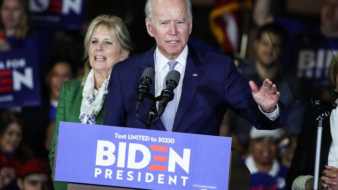 Demokrati v USA mají jasno. Ve volbách se s Trumpem utká Biden