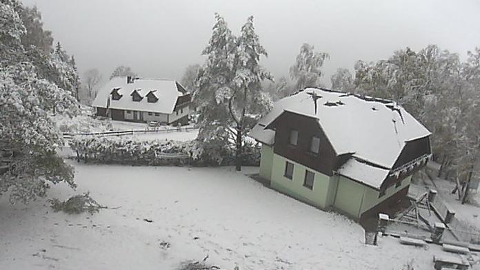 Zima už je skoro tu! Na Šumavě napadlo v noci 13 cm sněhu
