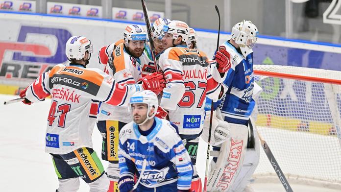 Hokejisté Komety Brno a Dynama Pardubic