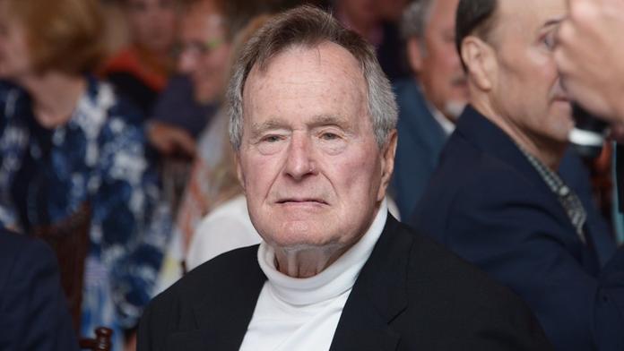 Americký exprezident Bush se zranil. Zlomil si krční obratel