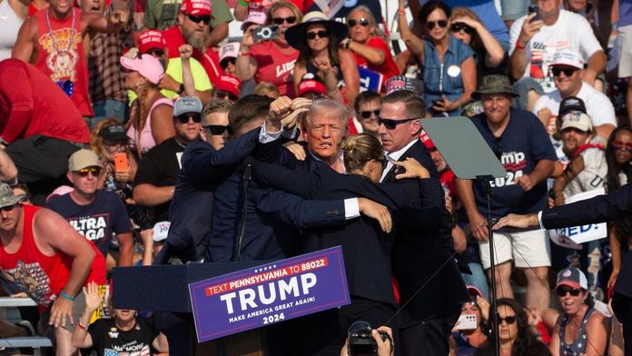 Při útoku na Trumpa zemřel táta dvou dětí (†50). Rodinu kryl vlastním tělem