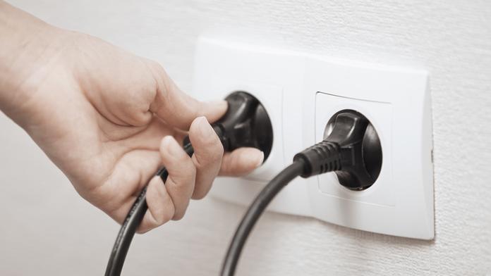 ČOI si posvítila na podomní prodejce energií, zákon porušili všichni