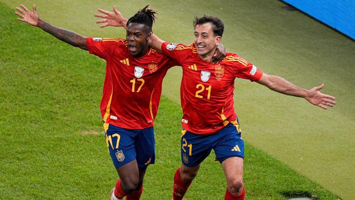 Nico Williams (vlevo) a Mikel Oyarzabal