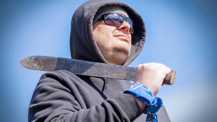 Opilý fotbalový fanoušek řádil po Praze s mačetou v ruce
