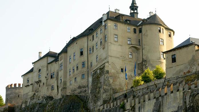 Hodinové ručičky poskočily dozadu, začal platit zimní čas!