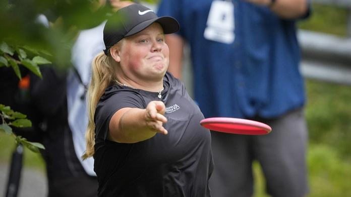 Trapas organizátorů v discgolfu. Chtěli trofej majáku, vyklubal se z toho penis