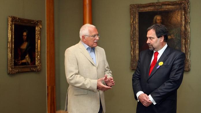 NOVINÁŘ JOHN musí pryč ze sněmovny, myslí si prezident Klaus