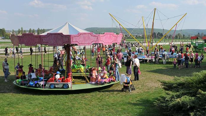 Neštěstí na pouti: Chlapečkovi (7) amputoval kolotoč prst