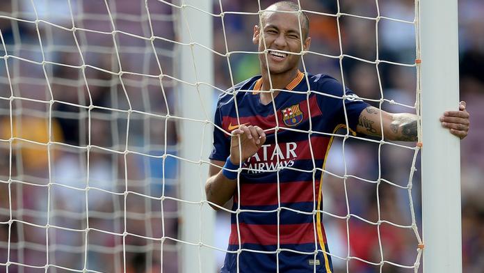 Neymar shodil divokou hřívu: Důvod je velmi smutný!