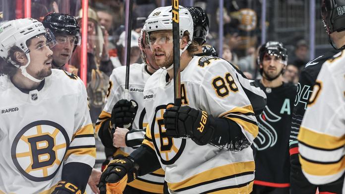 Skvělý Pastrňák přepsal českou historii v NHL, zářil i Hertl