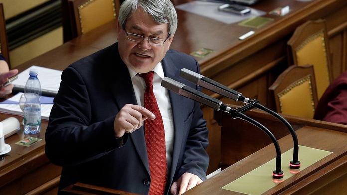 Filip viní "Chvilkaře" ze státního převratu. Spojil je i s kyberútokem