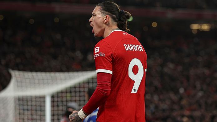 Souboj o titul dostává grády. Liverpool se trápil s posledním týmem
