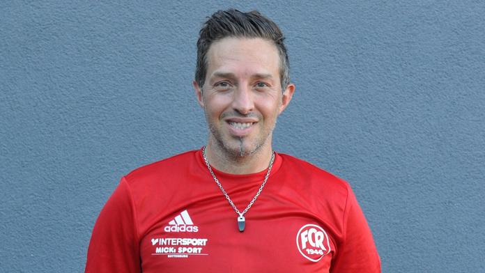 Strašlivá zpráva: Fotbalista zemřel při utkání na počest svého bratra
