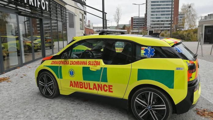 Zapomeňte na policejní i8 a i3, tohle dává smysl!