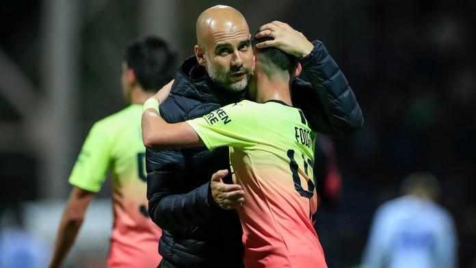 Premier League má zákaz objímání. Je to těžké dodržovat, hlásí kouč City
