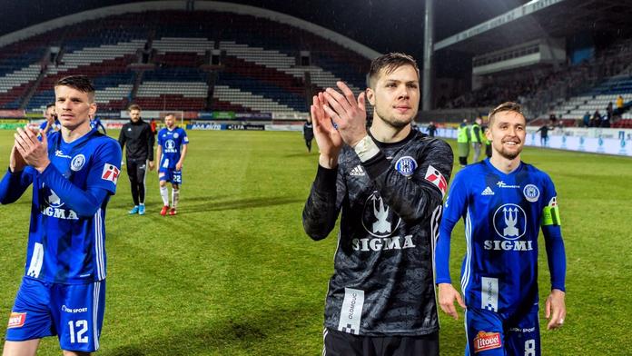 Olomouc začala ligu vítězstvím, Mandous chytil penaltu. Teplice řádily