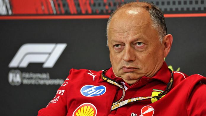 Šéf Ferrari: Všichni musíme zůstat klidní, v posledních závodech se vrátíme