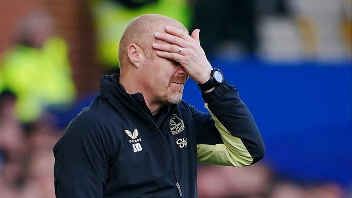 Vedení Evertonu odvolalo pár hodin před zápasem kouče, tým povede kapitán