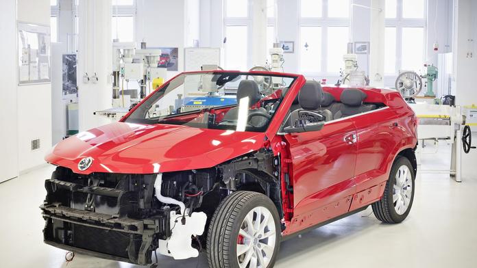 SUV bez střechy: Ve Škodě přestavěli Karoqa na kabriolet