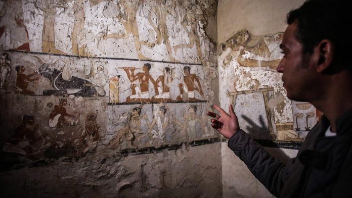 Archeologové našli v Gíze 4400 let starou hrobku! Komu patřila?