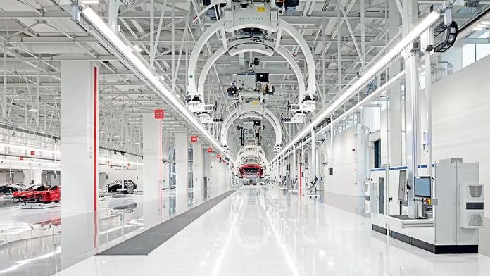 Ferrari mění plány na další elektromobil. Bohatí zákazníci jsou závislí na benzínu