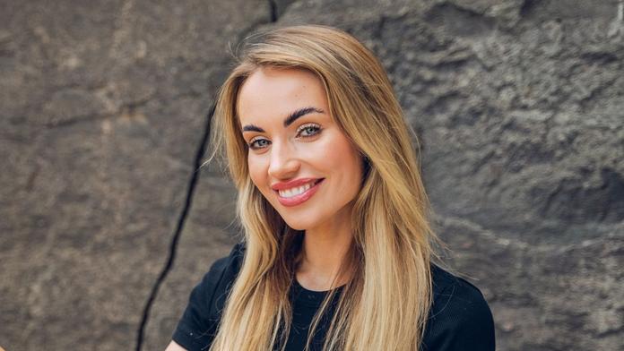 Natálie Kočendová v Love Islandu.
