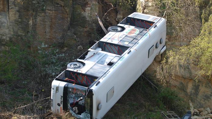 NEHODA AUTOBUSU! Po pádu do údolí ZEMŘELO 25 LIDÍ