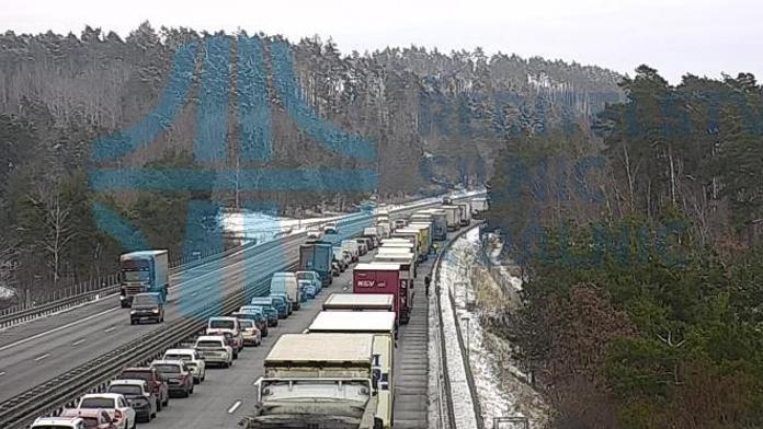 Tragédie na dálnici D1: Jeden člověk je po smrti. Vznikla obří kolona
