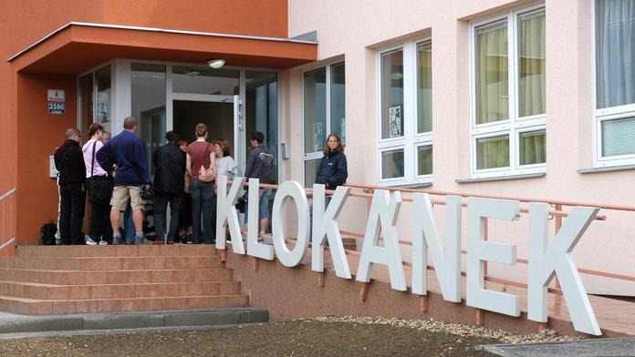Covid v Klokáncích. Úřad nepovolil testování, říká Fond ohrožených dětí