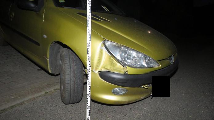 Opilec dvakrát boural, spolujezdec jej zbil a přivolal policii
