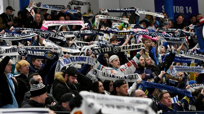Hokejové Kladno pyká za své fanoušky. Jednoho řeší i policie