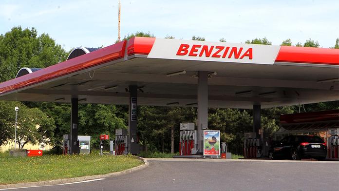 Konec po 60 letech: Pumpy Benzina se přejmenují na Orlen