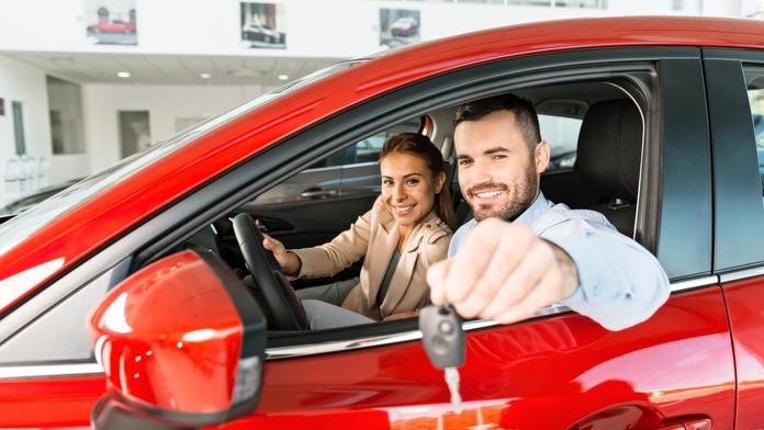 Chcete si na dovolené půjčit auto? Na tohle si dejte pozor!