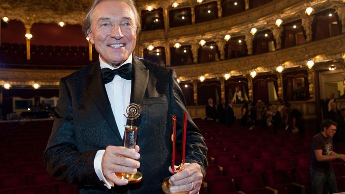 Karel Gott v ohrožení života! Nebude ani na předávání Slavíků! 