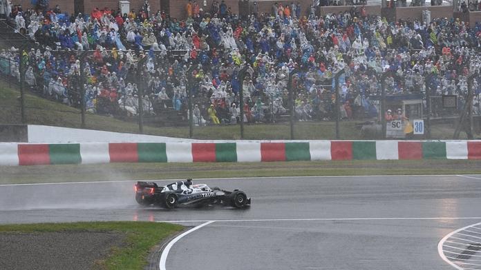 Neuvěřitelné. Bianchiho otec zuří. Gaslymu vjel v Suzuce do cesty jeřáb