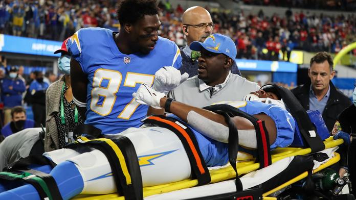 Děsivé zranění v NFL: Hráč po pádu na hlavu zůstal nehybný