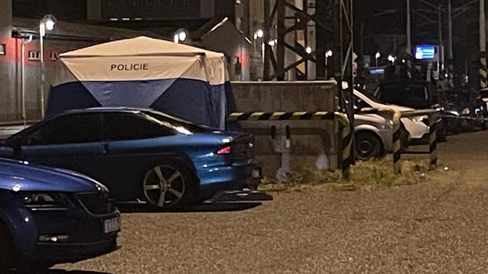 Mrtvý chlapec na nádraží: Zasáhla ho zbraň. Policie to vyšetřuje jako nedbalost