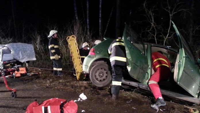 FOTO HRŮZY: Nohy a motor se slily do jednoho, říkají o děsivé nehodě hasiči